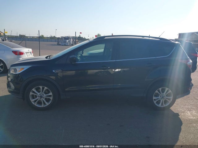 45981516 :رقم المزاد ، 1FMCU0GD3JUA72777 vin ، 2018 Ford Escape Se مزاد بيع
