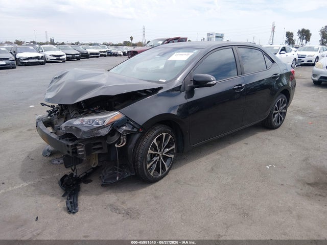 Toyota COROLLA SE 2018 5YFBURHE2JP827023 Image 2