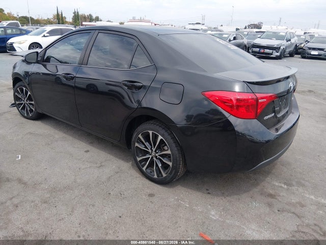 Toyota COROLLA SE 2018 5YFBURHE2JP827023 Image 3