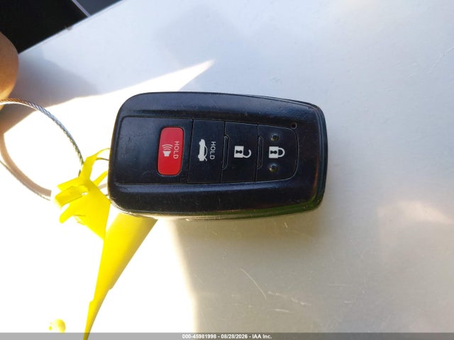 45981998 :رقم المزاد ، 4T1JA1AB7NU015811 vin ، 2022 Toyota Avalon Xle Hybrid مزاد بيع