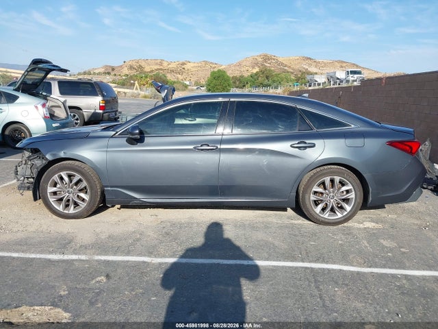 45981998 :رقم المزاد ، 4T1JA1AB7NU015811 vin ، 2022 Toyota Avalon Xle Hybrid مزاد بيع
