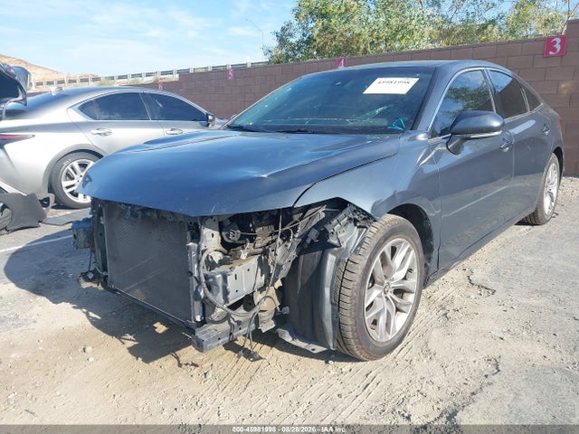 45981998 :رقم المزاد ، 4T1JA1AB7NU015811 vin ، 2022 Toyota Avalon Xle Hybrid مزاد بيع