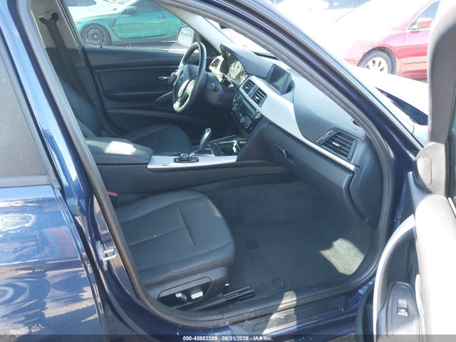 WBA8E1G59JNU92282 BMW 320i