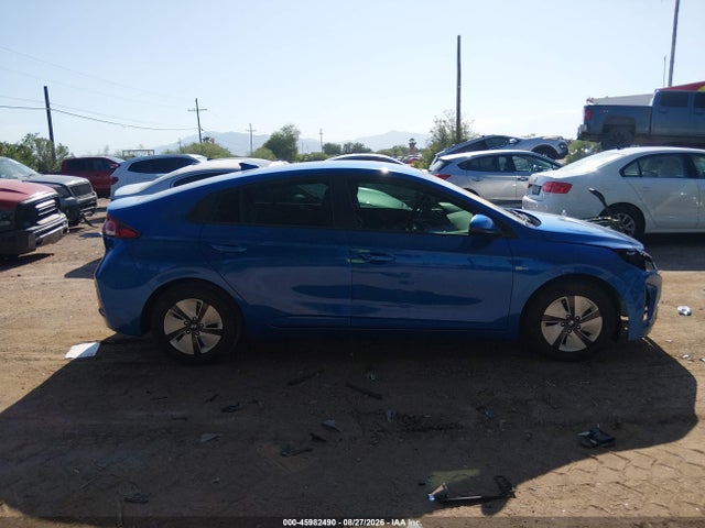 Продаж на аукціоні авто 2017 Hyundai Ioniq Hybrid Blue, vin: KMHC65LC3HU058179, номер лоту: 45982490