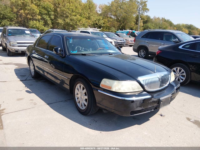 Продаж на аукціоні авто 2011 Lincoln Town Car Signature Limited, vin: 2LNBL8CVXBX751743, номер лоту: 45982678