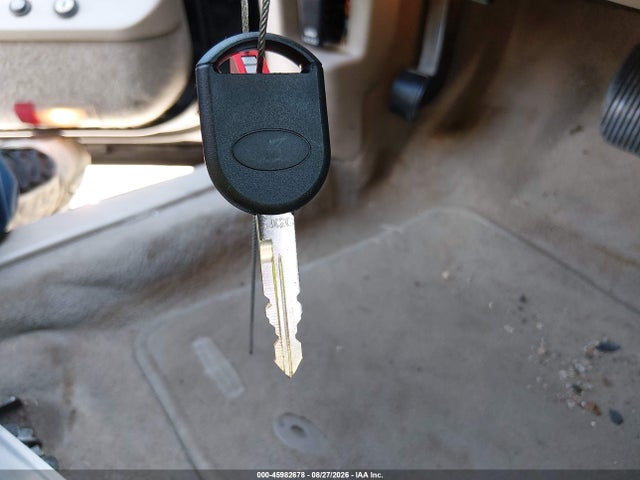 Продаж на аукціоні авто 2011 Lincoln Town Car Signature Limited, vin: 2LNBL8CVXBX751743, номер лоту: 45982678