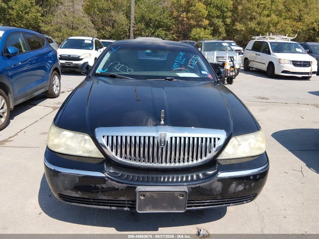 Продаж на аукціоні авто 2011 Lincoln Town Car Signature Limited, vin: 2LNBL8CVXBX751743, номер лоту: 45982678