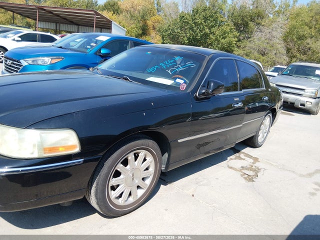 Продаж на аукціоні авто 2011 Lincoln Town Car Signature Limited, vin: 2LNBL8CVXBX751743, номер лоту: 45982678