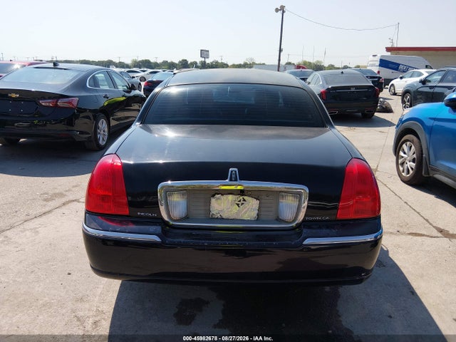 Продаж на аукціоні авто 2011 Lincoln Town Car Signature Limited, vin: 2LNBL8CVXBX751743, номер лоту: 45982678
