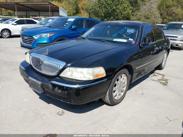 Продаж на аукціоні авто 2011 Lincoln Town Car Signature Limited, vin: 2LNBL8CVXBX751743, номер лоту: 45982678