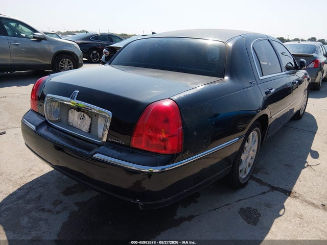 Продаж на аукціоні авто 2011 Lincoln Town Car Signature Limited, vin: 2LNBL8CVXBX751743, номер лоту: 45982678