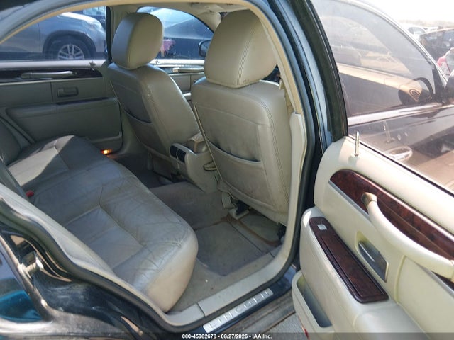 Продаж на аукціоні авто 2011 Lincoln Town Car Signature Limited, vin: 2LNBL8CVXBX751743, номер лоту: 45982678