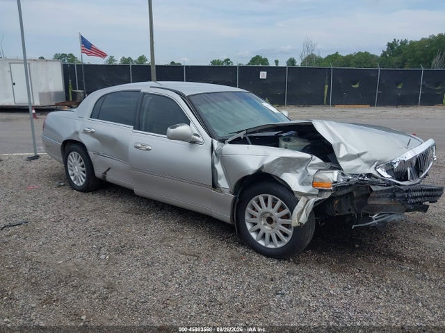 Продажа на аукционе авто 2004 Lincoln Town Car Signature, vin: 1LNHM81W34Y636973, номер лота: 45983568