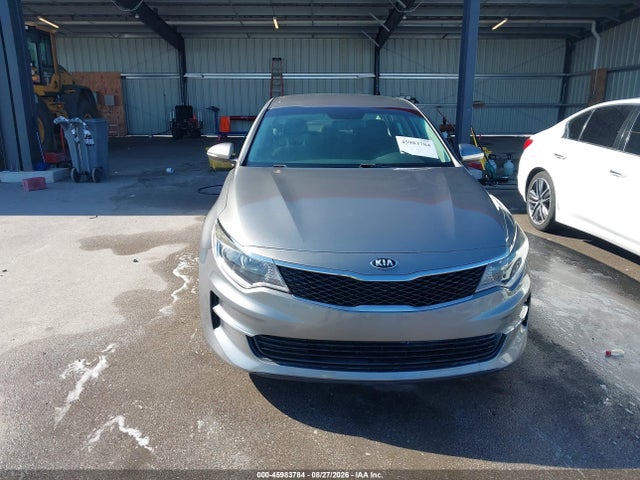 2017 Kia Optima Lx მანქანა იყიდება აუქციონზე, vin: 5XXGT4L35HG153597, აუქციონის ნომერი: 45983784