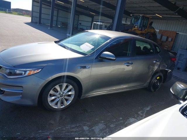 2017 Kia Optima Lx მანქანა იყიდება აუქციონზე, vin: 5XXGT4L35HG153597, აუქციონის ნომერი: 45983784