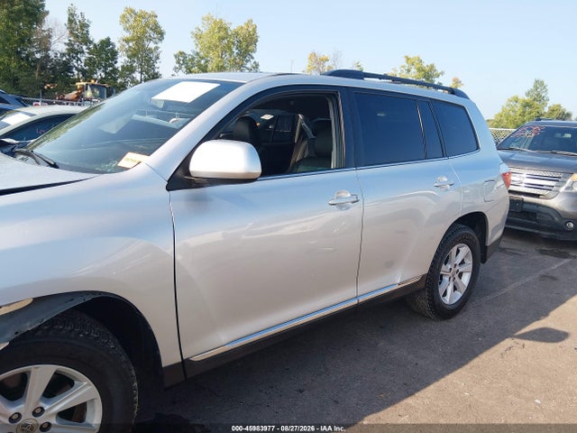 Продажа на аукционе авто 2012 Toyota Highlander Se V6, vin: 5TDBK3EH8CS167808, номер лота: 45983977