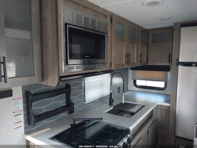 45984311 :رقم المزاد ، 4X4TPUF27MP086875 vin ، 2021 Palomino Other مزاد بيع