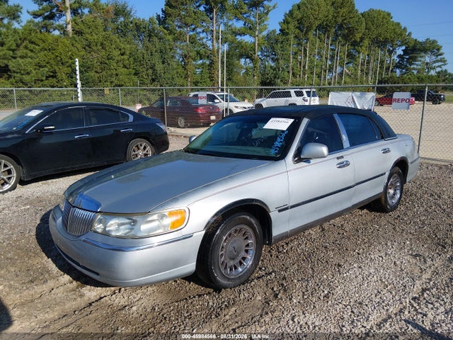 45984566 :رقم المزاد ، 1LNFM83W4XY603571 vin ، 1999 Lincoln Town Car Cartier مزاد بيع
