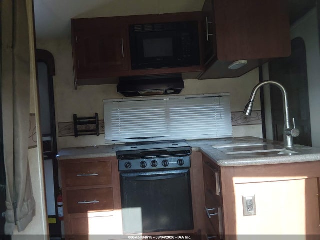 2015 Forest River Travel Trlr მანქანა იყიდება აუქციონზე, vin: 4X4TFLG22F1861438, აუქციონის ნომერი: 45984615