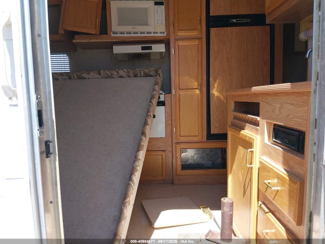 45984877 :رقم المزاد ، 1UJBJ02N521AA0120 vin ، 2002 Jayco Jayfl184bh مزاد بيع