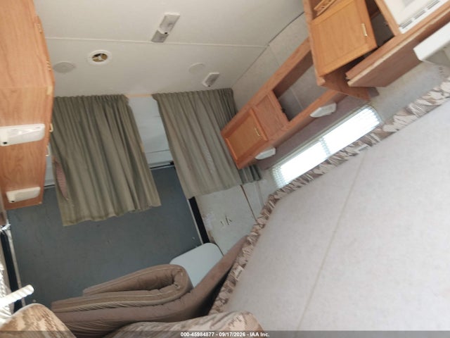 45984877 :رقم المزاد ، 1UJBJ02N521AA0120 vin ، 2002 Jayco Jayfl184bh مزاد بيع