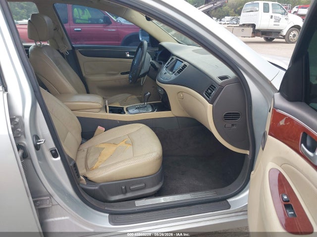 45985228 :رقم المزاد ، KMHGC4DE1BU123705 vin ، 2011 Hyundai Genesis 3.8 مزاد بيع