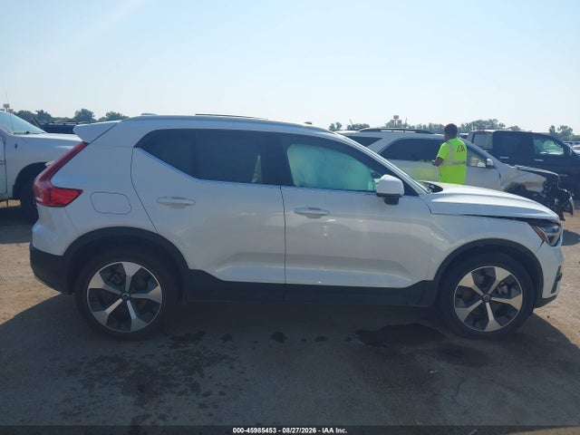 2023 Volvo Xc40 B5 Plus Bright Theme მანქანა იყიდება აუქციონზე, vin: YV4L12UN0P2931055, აუქციონის ნომერი: 45985453