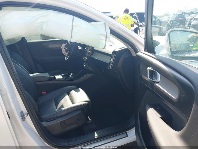 2023 Volvo Xc40 B5 Plus Bright Theme მანქანა იყიდება აუქციონზე, vin: YV4L12UN0P2931055, აუქციონის ნომერი: 45985453
