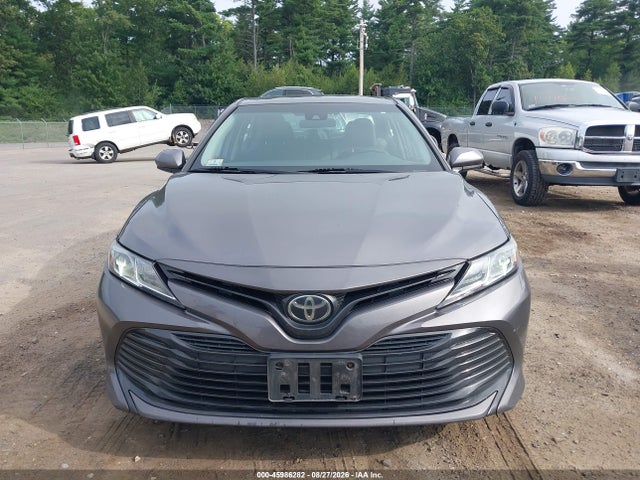 Продаж на аукціоні авто 2018 Toyota Camry Le, vin: 4T1B11HK8JU055318, номер лоту: 45986282