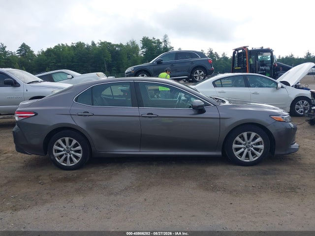Продаж на аукціоні авто 2018 Toyota Camry Le, vin: 4T1B11HK8JU055318, номер лоту: 45986282