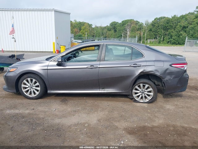 Продаж на аукціоні авто 2018 Toyota Camry Le, vin: 4T1B11HK8JU055318, номер лоту: 45986282