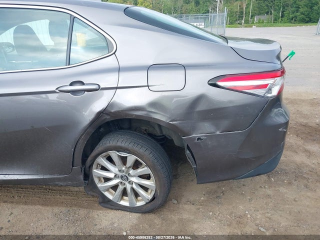 Продаж на аукціоні авто 2018 Toyota Camry Le, vin: 4T1B11HK8JU055318, номер лоту: 45986282