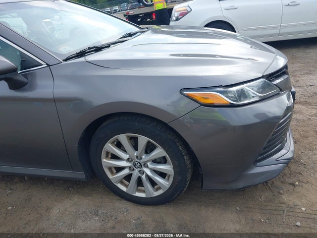 Продаж на аукціоні авто 2018 Toyota Camry Le, vin: 4T1B11HK8JU055318, номер лоту: 45986282