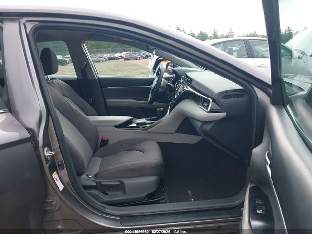 Продаж на аукціоні авто 2018 Toyota Camry Le, vin: 4T1B11HK8JU055318, номер лоту: 45986282
