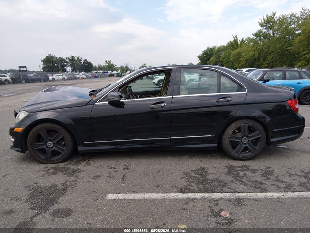 2013 Mercedes-benz C 300 Sport 4matic მანქანა იყიდება აუქციონზე, vin: WDDGF8AB9DA844118, აუქციონის ნომერი: 45986363