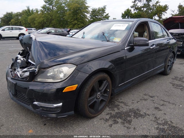 2013 Mercedes-benz C 300 Sport 4matic მანქანა იყიდება აუქციონზე, vin: WDDGF8AB9DA844118, აუქციონის ნომერი: 45986363