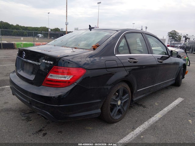 2013 Mercedes-benz C 300 Sport 4matic მანქანა იყიდება აუქციონზე, vin: WDDGF8AB9DA844118, აუქციონის ნომერი: 45986363