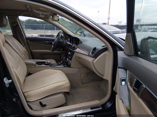 2013 Mercedes-benz C 300 Sport 4matic მანქანა იყიდება აუქციონზე, vin: WDDGF8AB9DA844118, აუქციონის ნომერი: 45986363