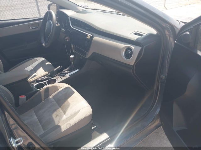 2017 Toyota Corolla Le მანქანა იყიდება აუქციონზე, vin: 2T1BURHE8HC827960, აუქციონის ნომერი: 45986369