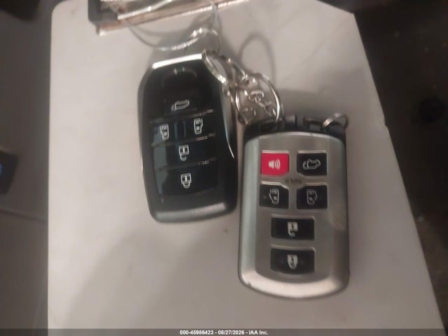 Продажа на аукционе авто 2015 Toyota Sienna Xle 8 Passenger, vin: 5TDYK3DC4FS572813, номер лота: 45986423