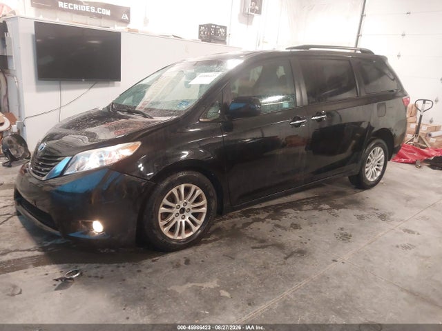 Продажа на аукционе авто 2015 Toyota Sienna Xle 8 Passenger, vin: 5TDYK3DC4FS572813, номер лота: 45986423