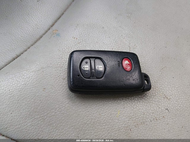 JTDKN3DUXE1770832 Toyota Prius Two