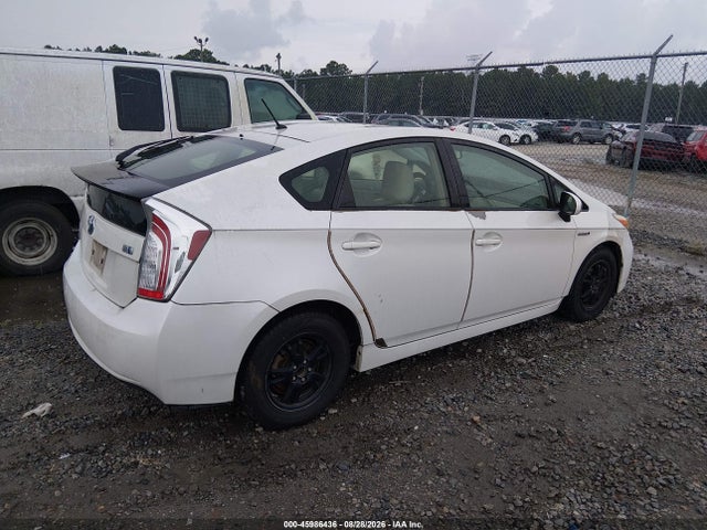 JTDKN3DUXE1770832 Toyota Prius Two