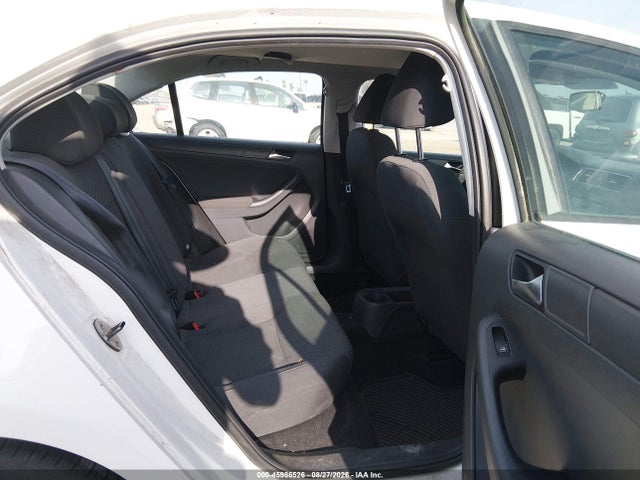 2011 Volkswagen Jetta 2.0l S მანქანა იყიდება აუქციონზე, vin: 3VW2K7AJ1BM042502, აუქციონის ნომერი: 45986526