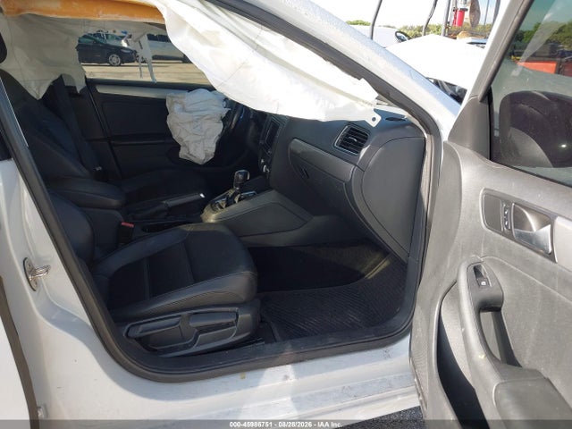 2017 Volkswagen Jetta 1.4t Se მანქანა იყიდება აუქციონზე, vin: 3VWDB7AJ0HM393743, აუქციონის ნომერი: 45986751