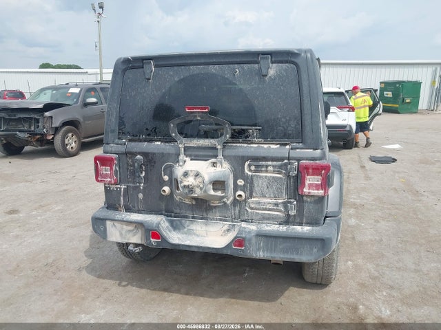45986832 :رقم المزاد ، 1C4HJXEG8JW156106 vin ، 2018 Jeep Wrangler Unlimited Sahara 4x4 مزاد بيع