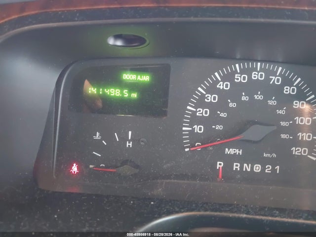 45986918 :رقم المزاد ، 1LNHM81W4YY838470 vin ، 2000 Lincoln Town Car Executive مزاد بيع