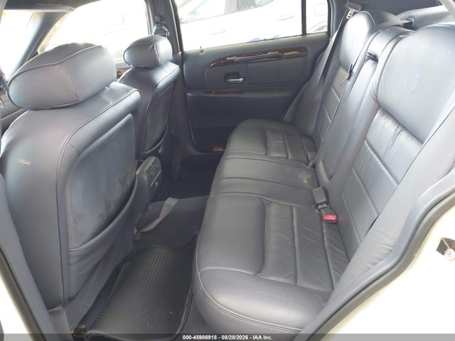 45986918 :رقم المزاد ، 1LNHM81W4YY838470 vin ، 2000 Lincoln Town Car Executive مزاد بيع