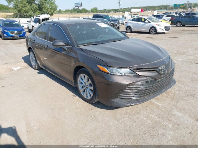 2018 Toyota Camry Le მანქანა იყიდება აუქციონზე, vin: 4T1B11HK5JU104684, აუქციონის ნომერი: 45987017