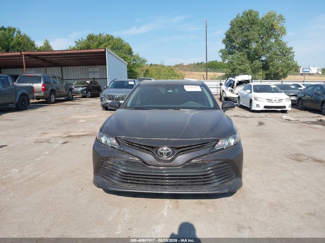 Продаж на аукціоні авто 2018 Toyota Camry Le, vin: 4T1B11HK5JU104684, номер лоту: 45987017